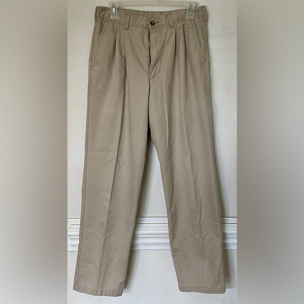 Men’s George pleated 30x32 (31x31) khaki pants, good pre-owned condition